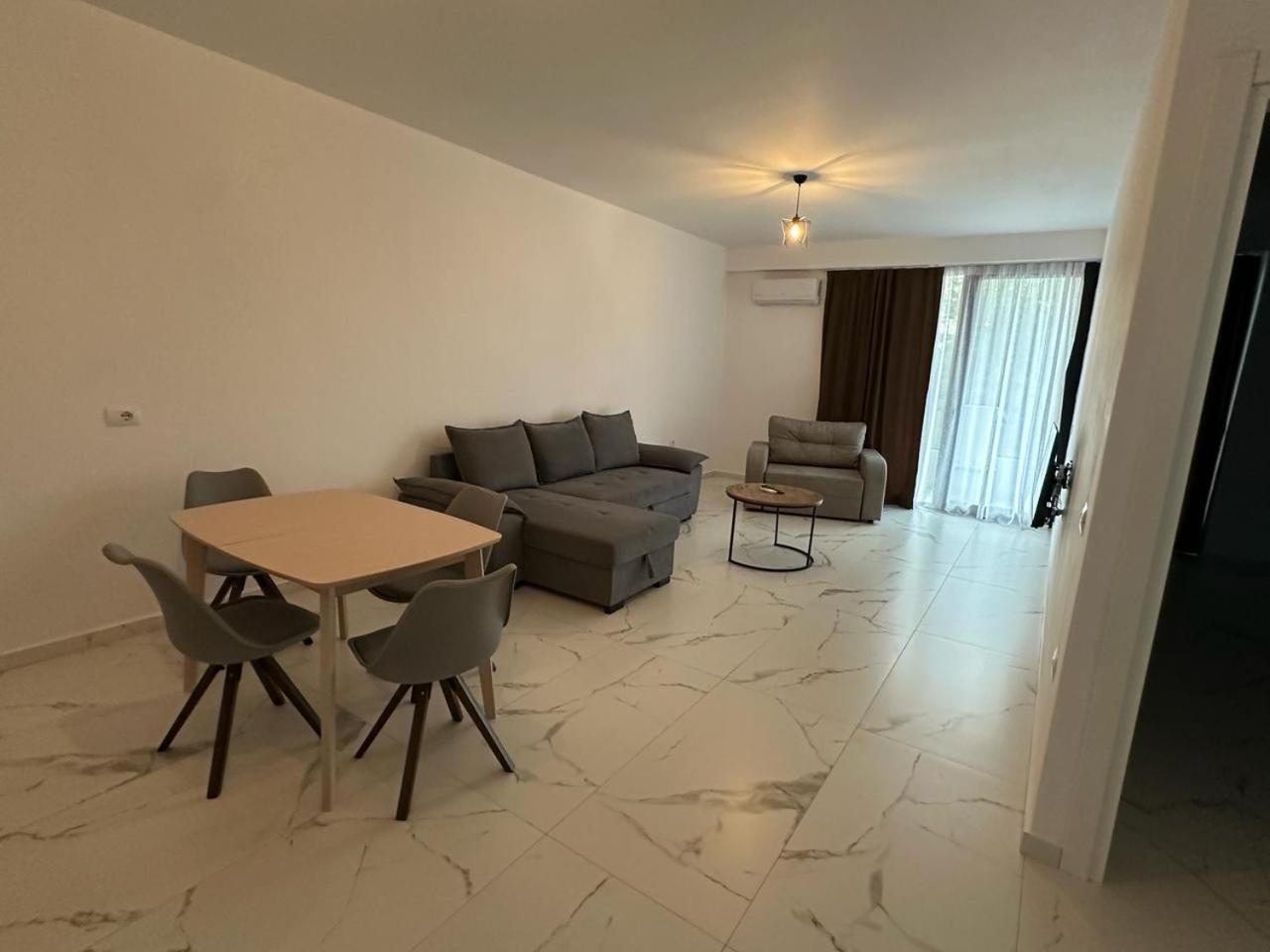 Sunrose Residences Sarandë Esterno foto