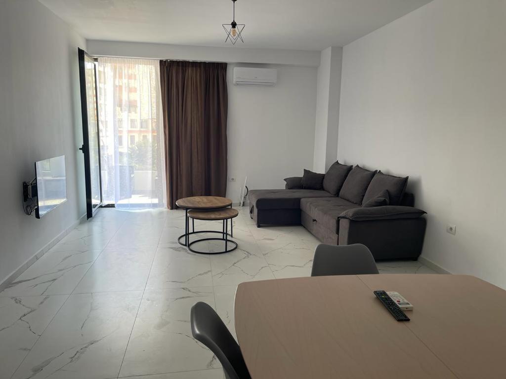 Sunrose Residences Sarandë Esterno foto