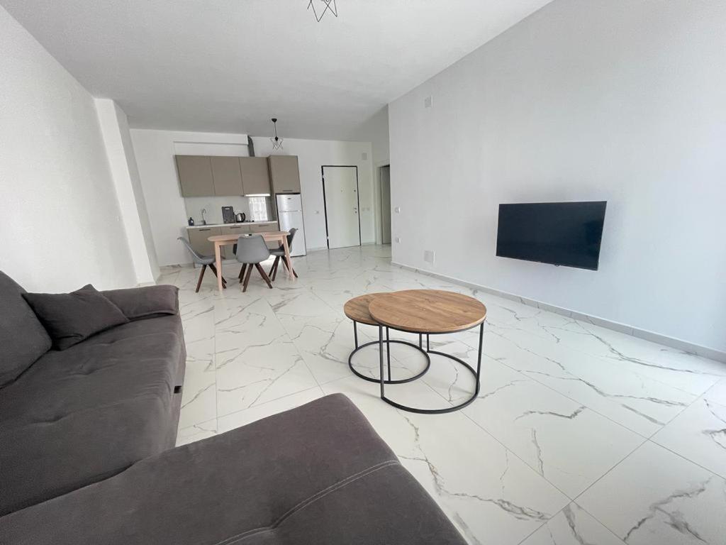 Sunrose Residences Sarandë Esterno foto