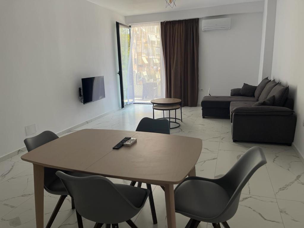 Sunrose Residences Sarandë Esterno foto