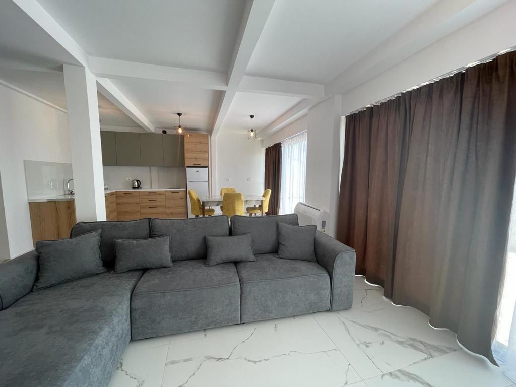 Sunrose Residences Sarandë Esterno foto