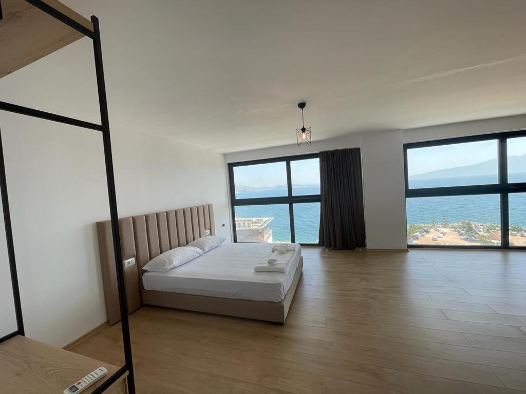 Sunrose Residences Sarandë Esterno foto