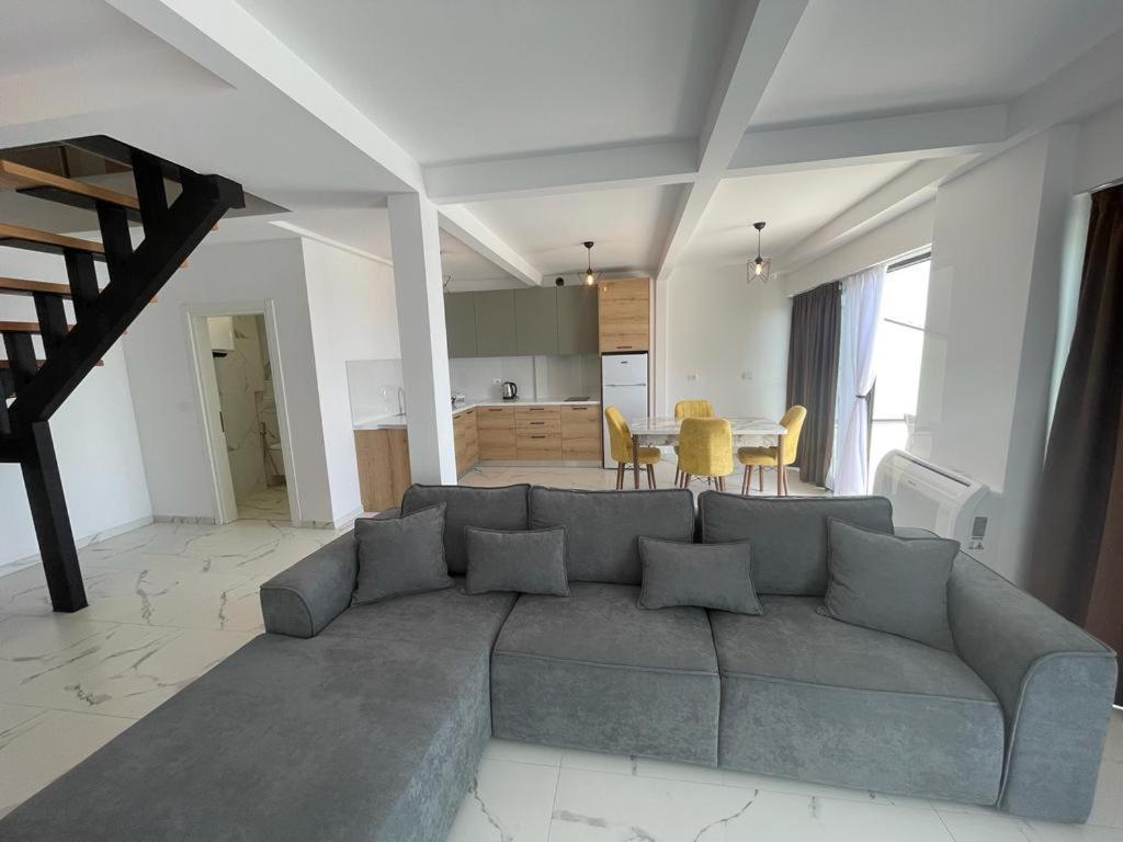 Sunrose Residences Sarandë Esterno foto