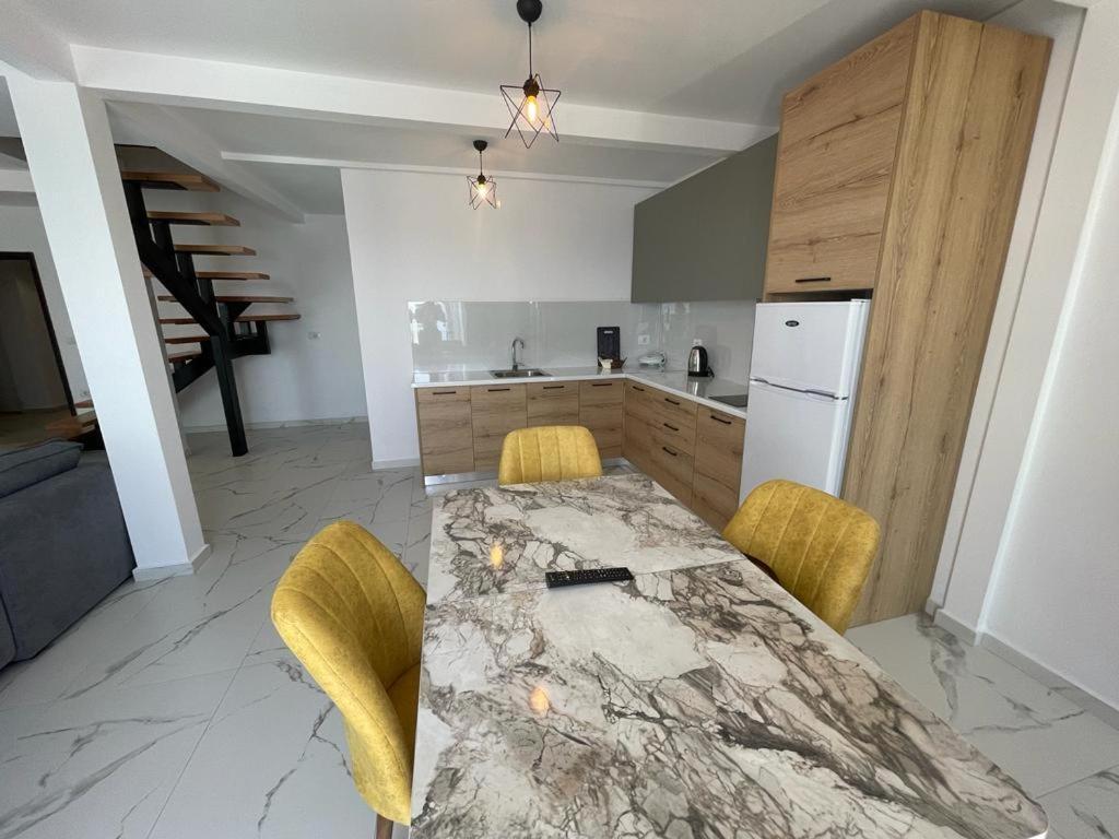Sunrose Residences Sarandë Esterno foto