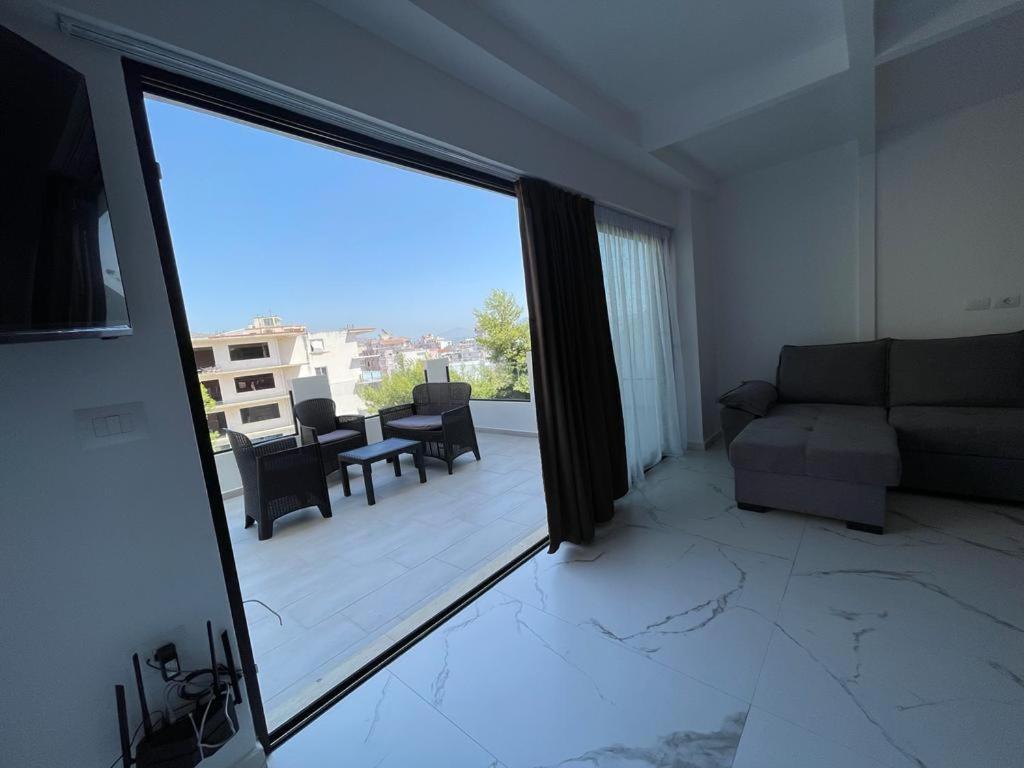 Sunrose Residences Sarandë Esterno foto