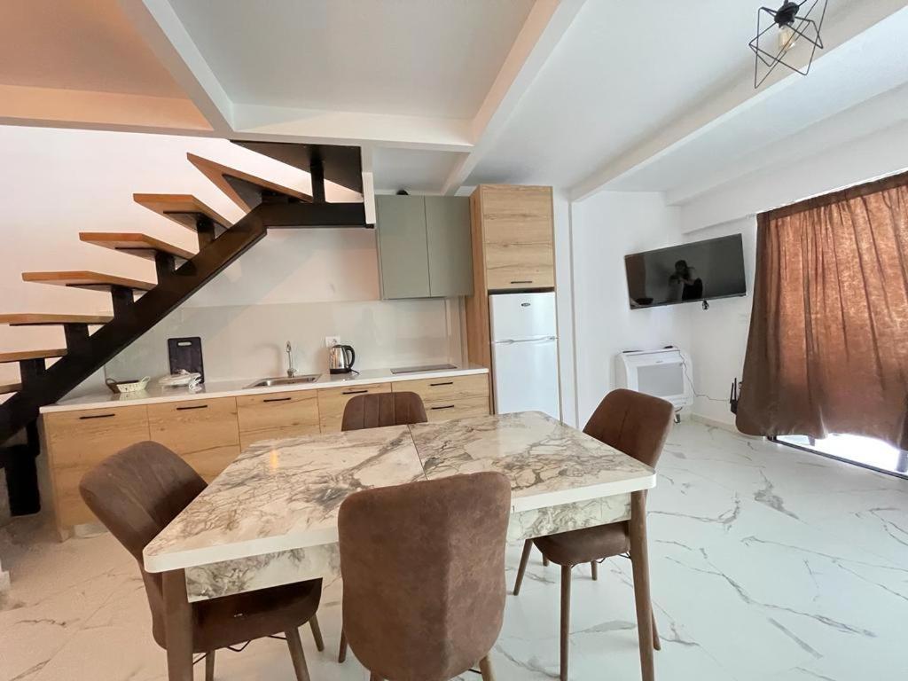 Sunrose Residences Sarandë Esterno foto