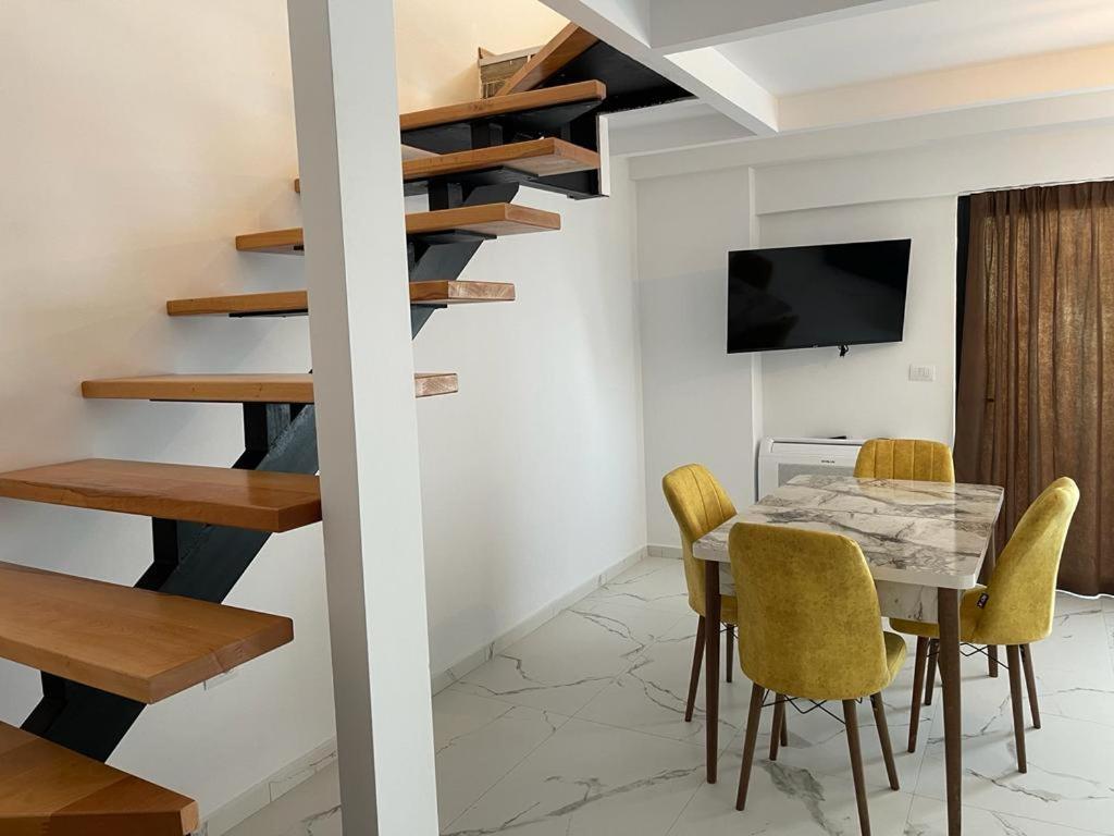 Sunrose Residences Sarandë Esterno foto