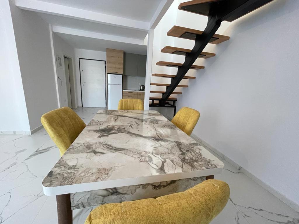 Sunrose Residences Sarandë Esterno foto