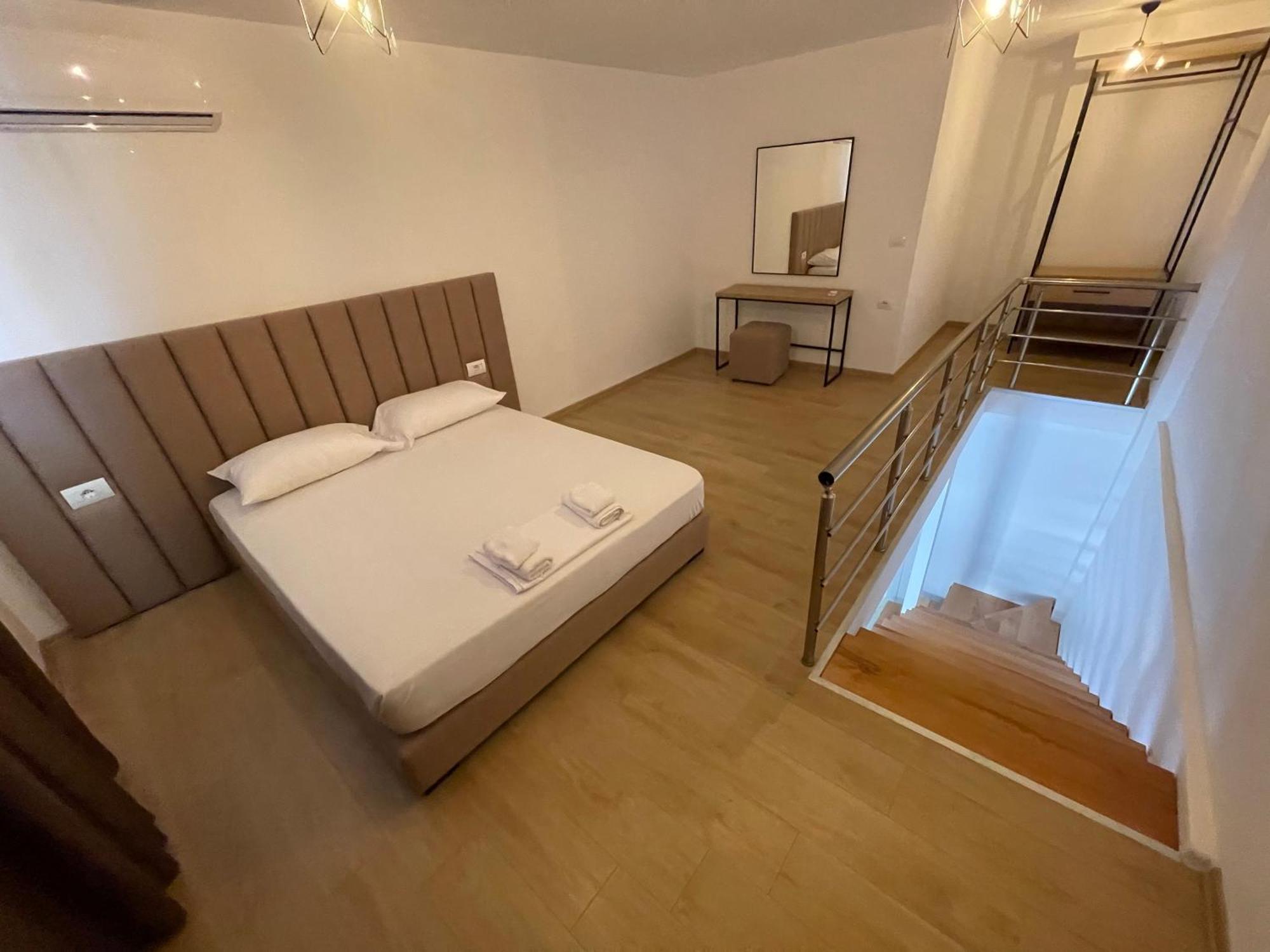 Sunrose Residences Sarandë Esterno foto