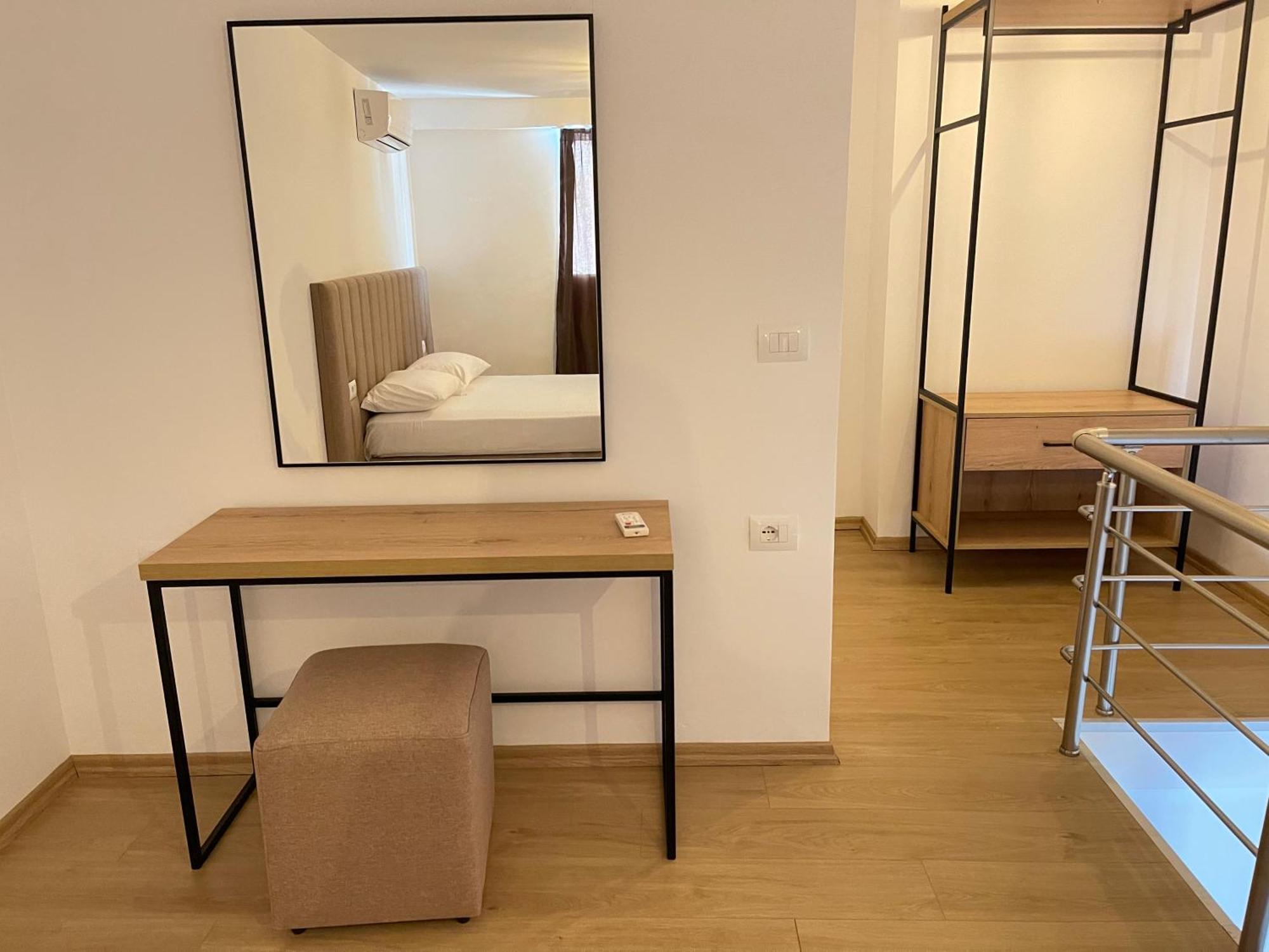 Sunrose Residences Sarandë Esterno foto