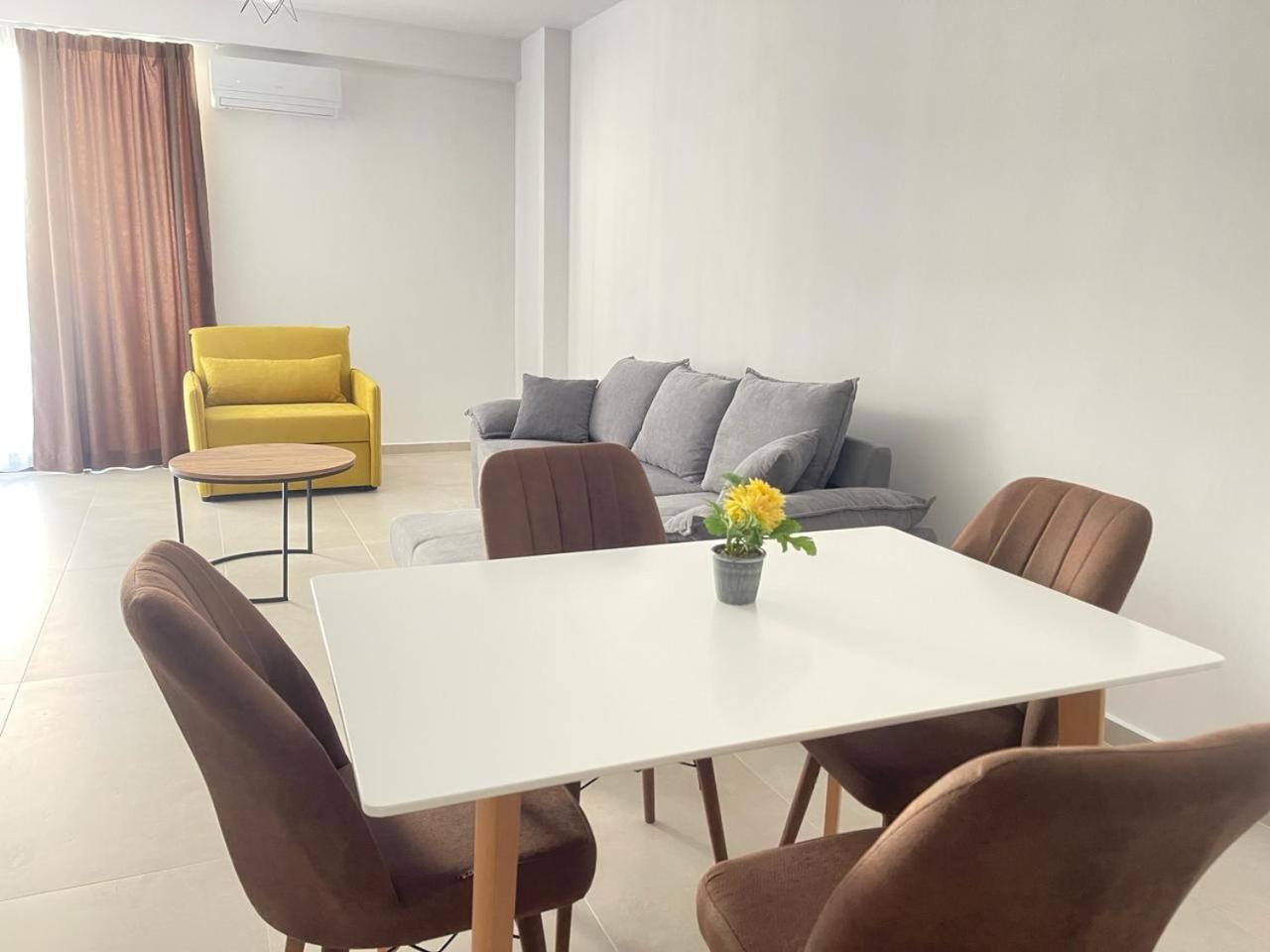Sunrose Residences Sarandë Esterno foto