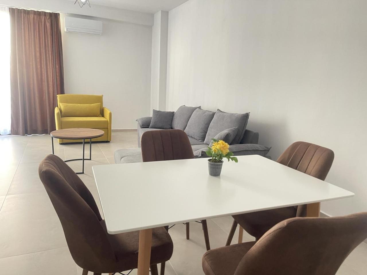Sunrose Residences Sarandë Esterno foto