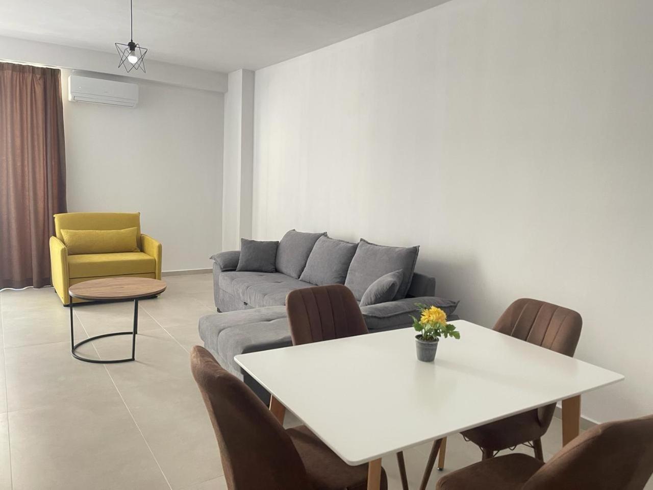 Sunrose Residences Sarandë Esterno foto