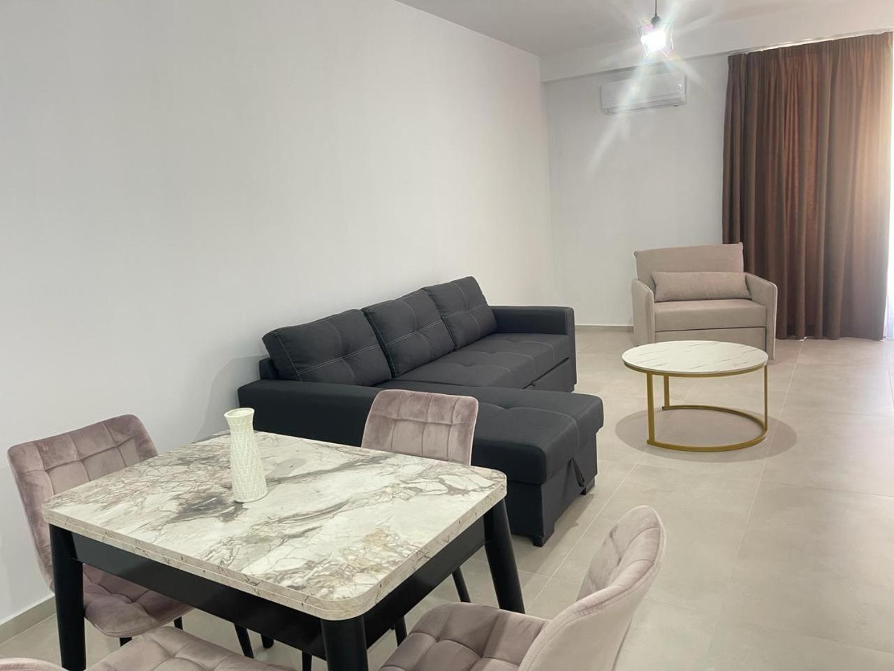 Sunrose Residences Sarandë Esterno foto