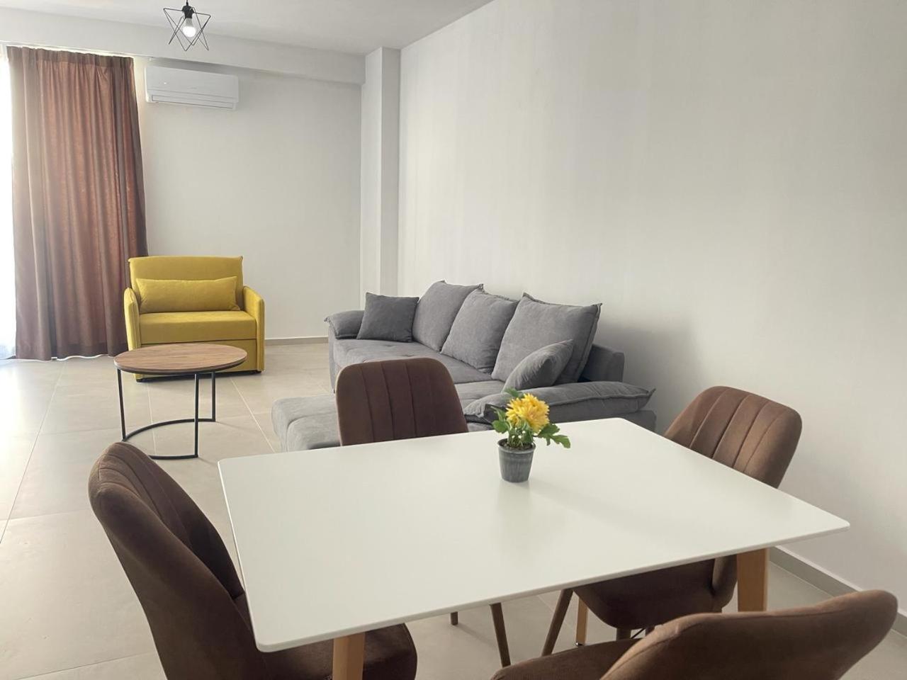 Sunrose Residences Sarandë Esterno foto
